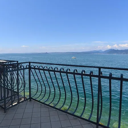 A 5 Metri Dal Apartamento *